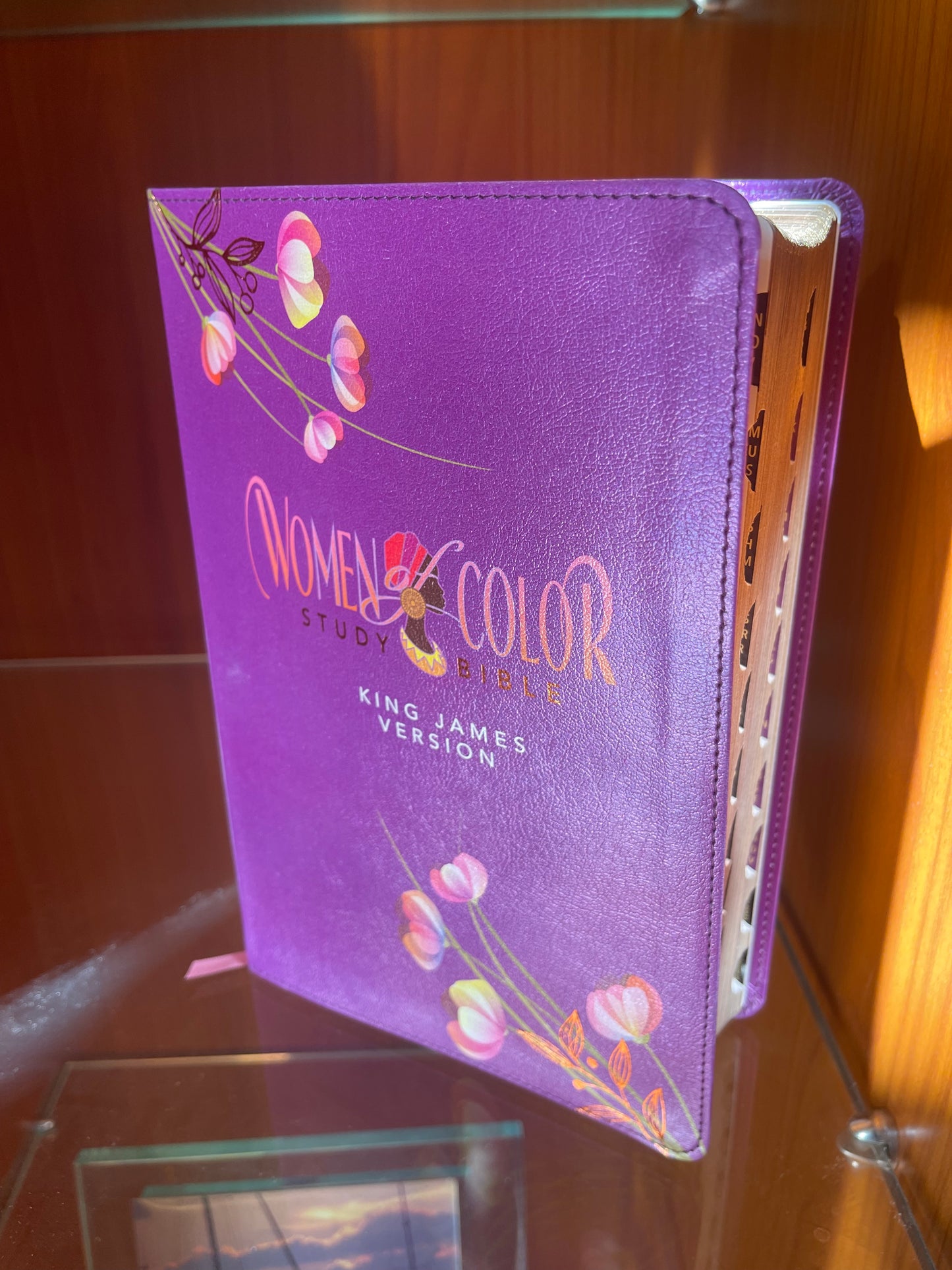 The New Women of Color Study Bible - Purple Luxleather Edition