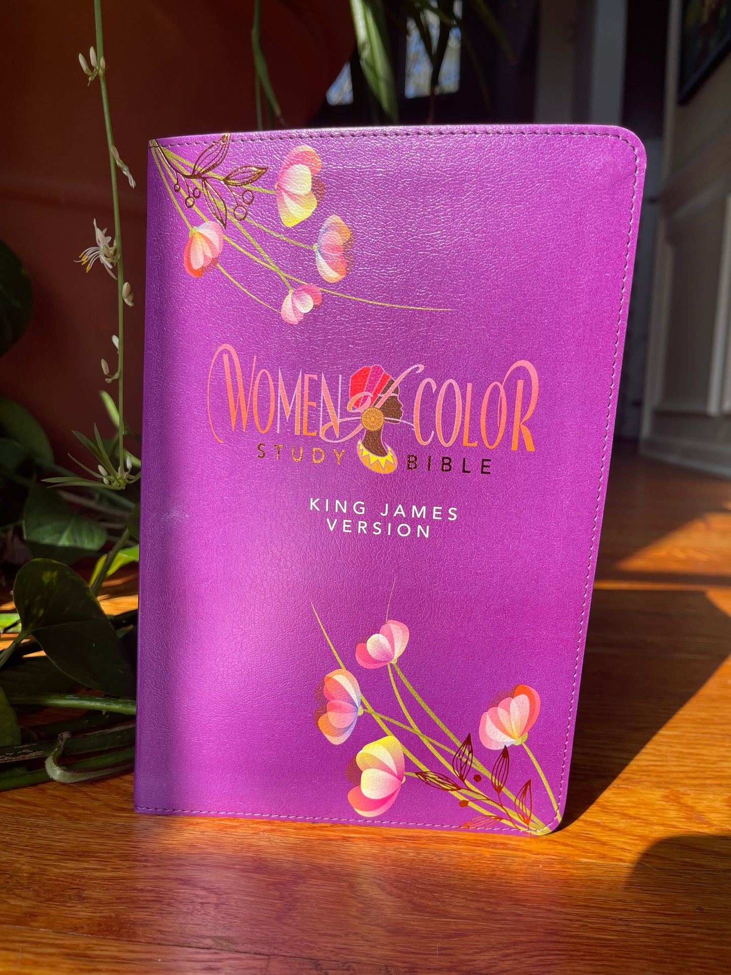 The New Women of Color Study Bible  Purple Luxleather Edition x 8